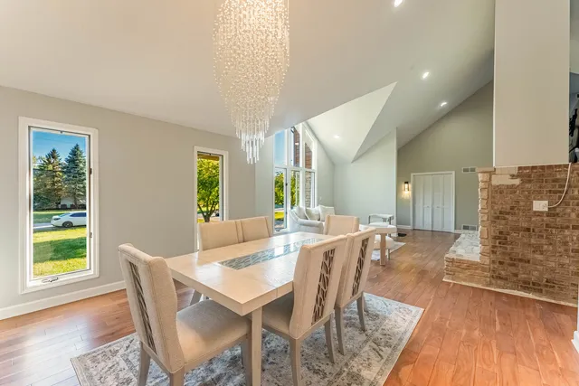 $829,900 | 120 Pratt Boulevard, Schaumburg, IL 60193