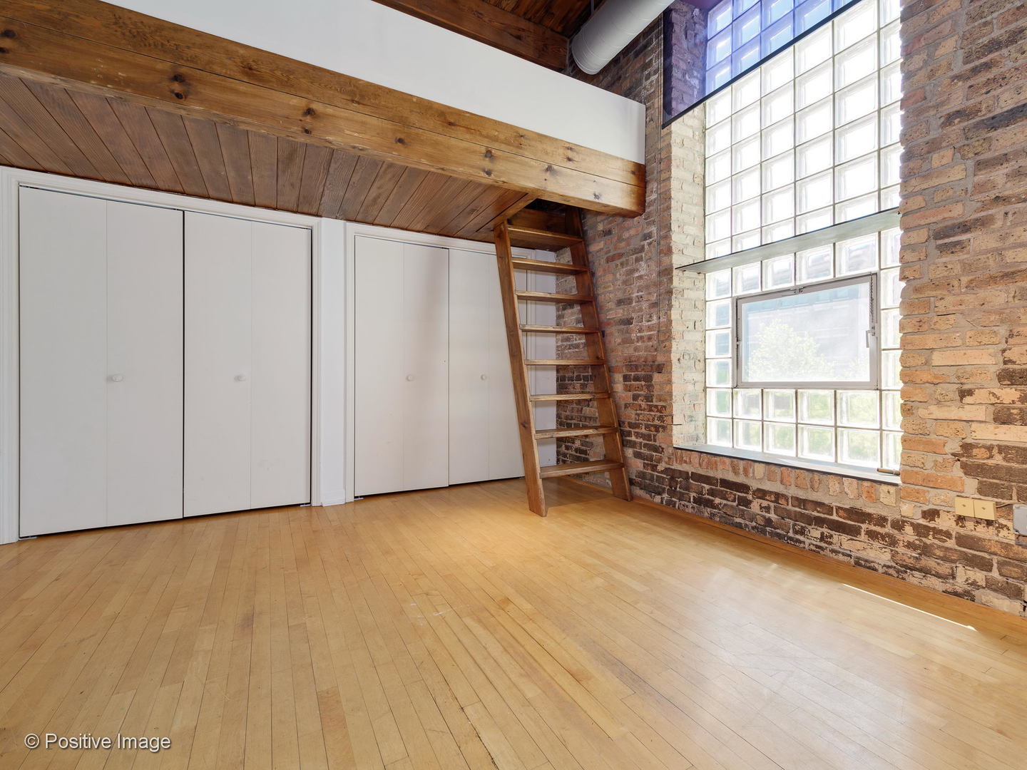 11 North Green Street, Unit 3CD Chicago, IL 60607 - Photo 13 of 40 a view of an empty room with a window