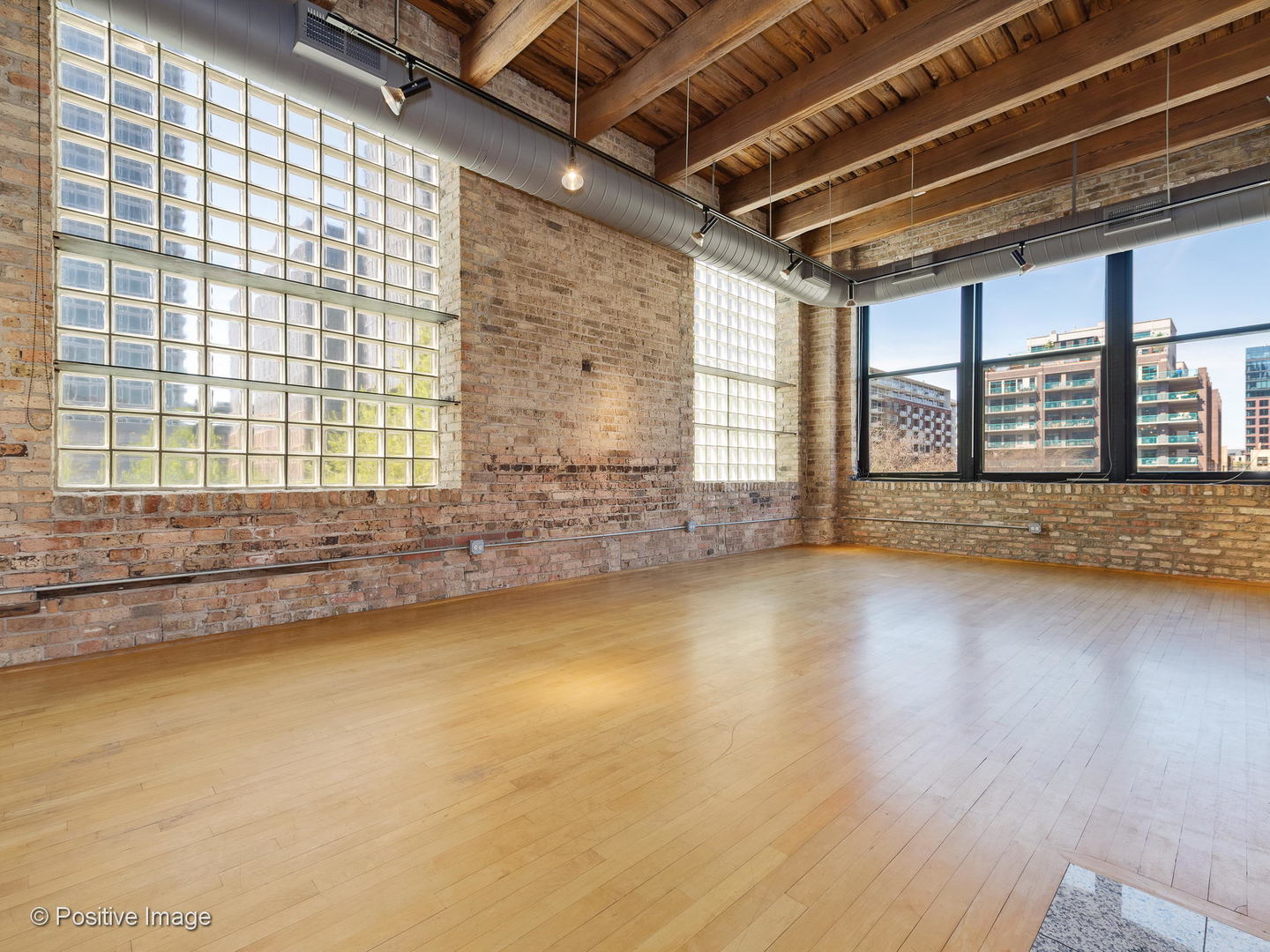 11 North Green Street, Unit 3CD Chicago, IL 60607 - Photo 4 of 40 a view of an empty room with a window