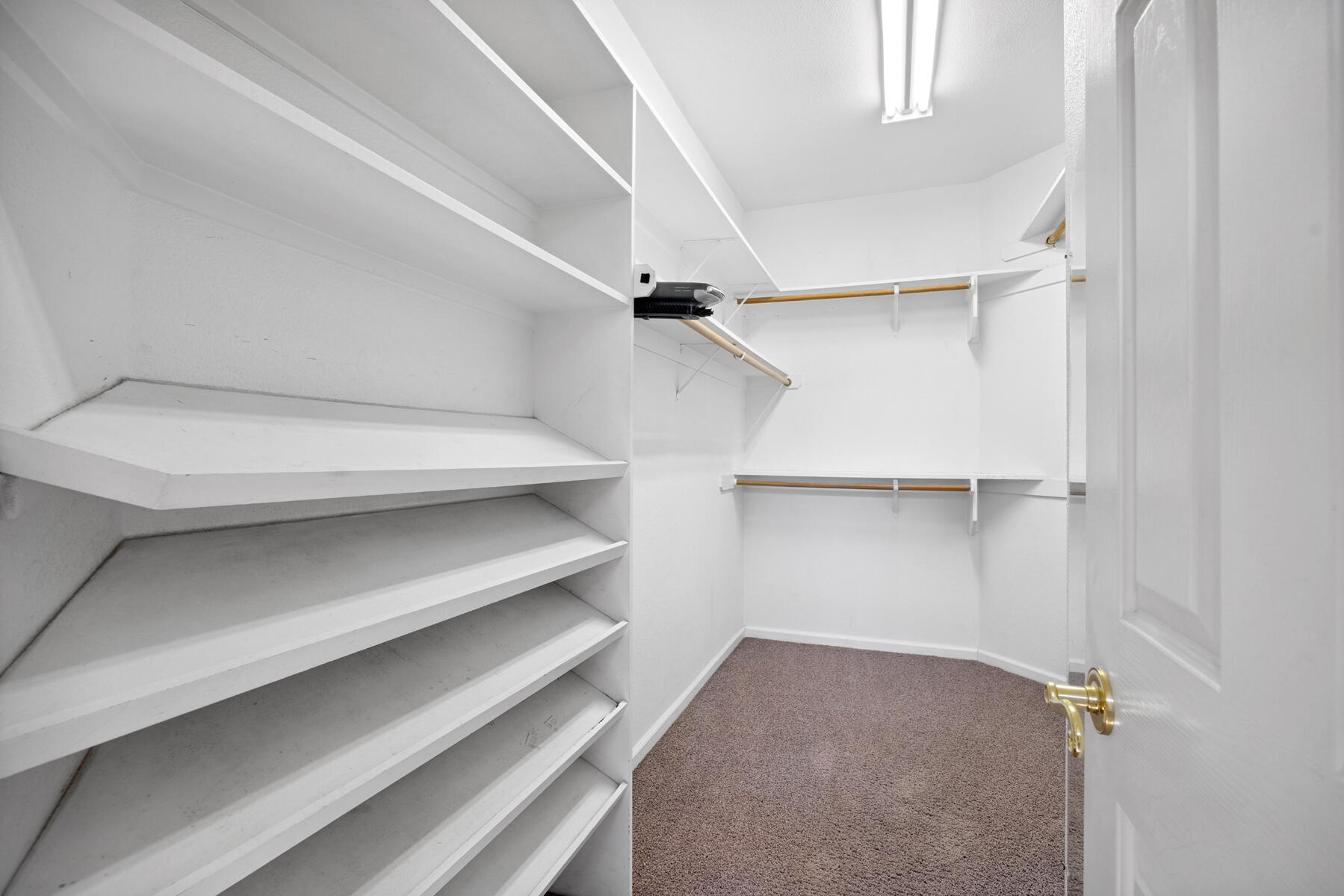 1163 North Belmont Road Exeter, CA 93221 - Photo 43 of 81 43 - Master Closet