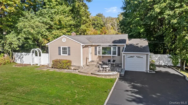 $599,999 | 2880 Brookfield Drive, Yorktown Heights, NY 10598