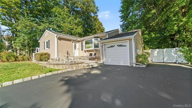 $599,999 | 2880 Brookfield Drive, Yorktown Heights, NY 10598