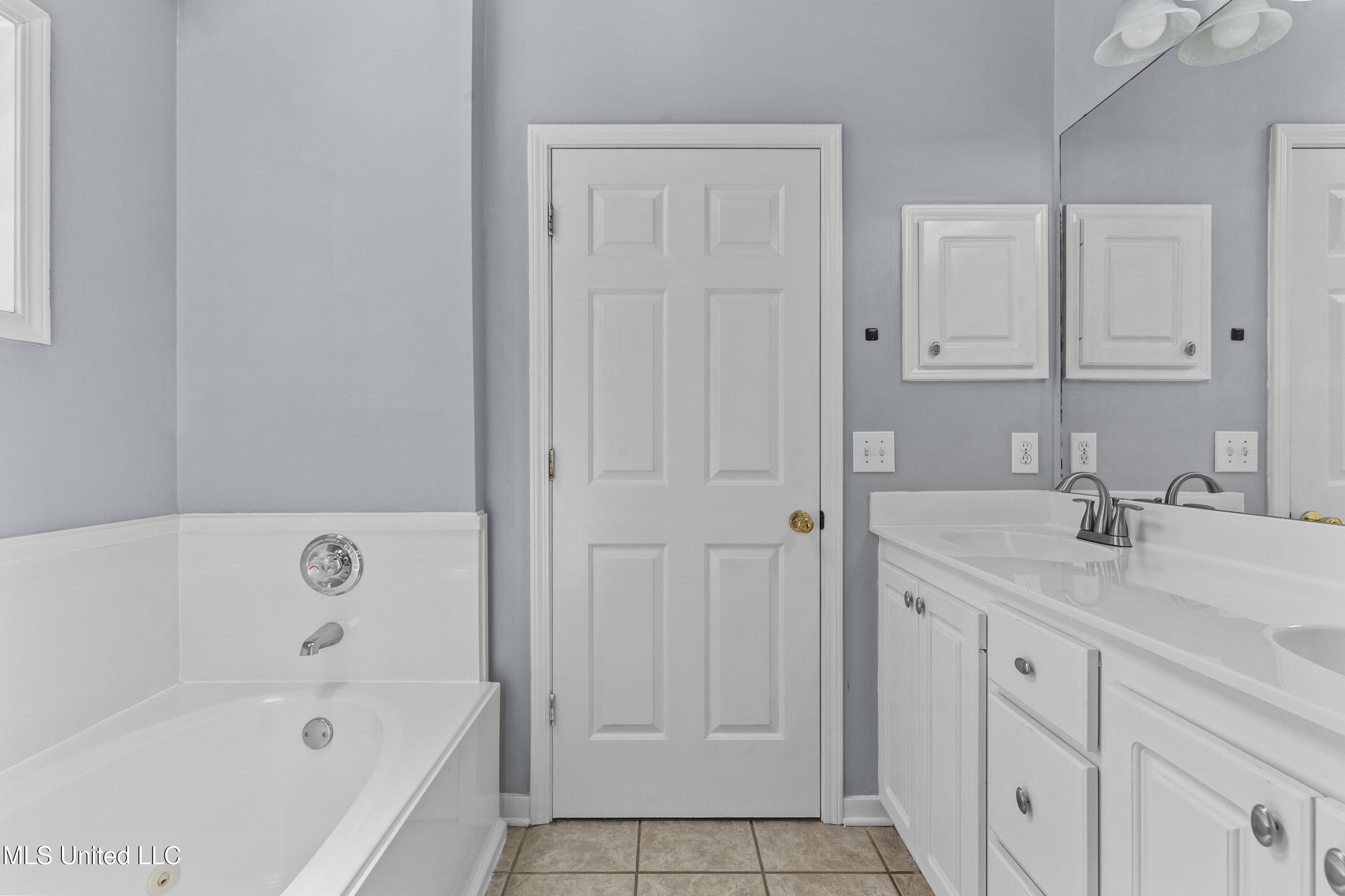 128 Hunters Row Madison, MS 39110 - Photo 12 of 23 9019C693-34DD-4AFF-B787-C990D5EDC7E1