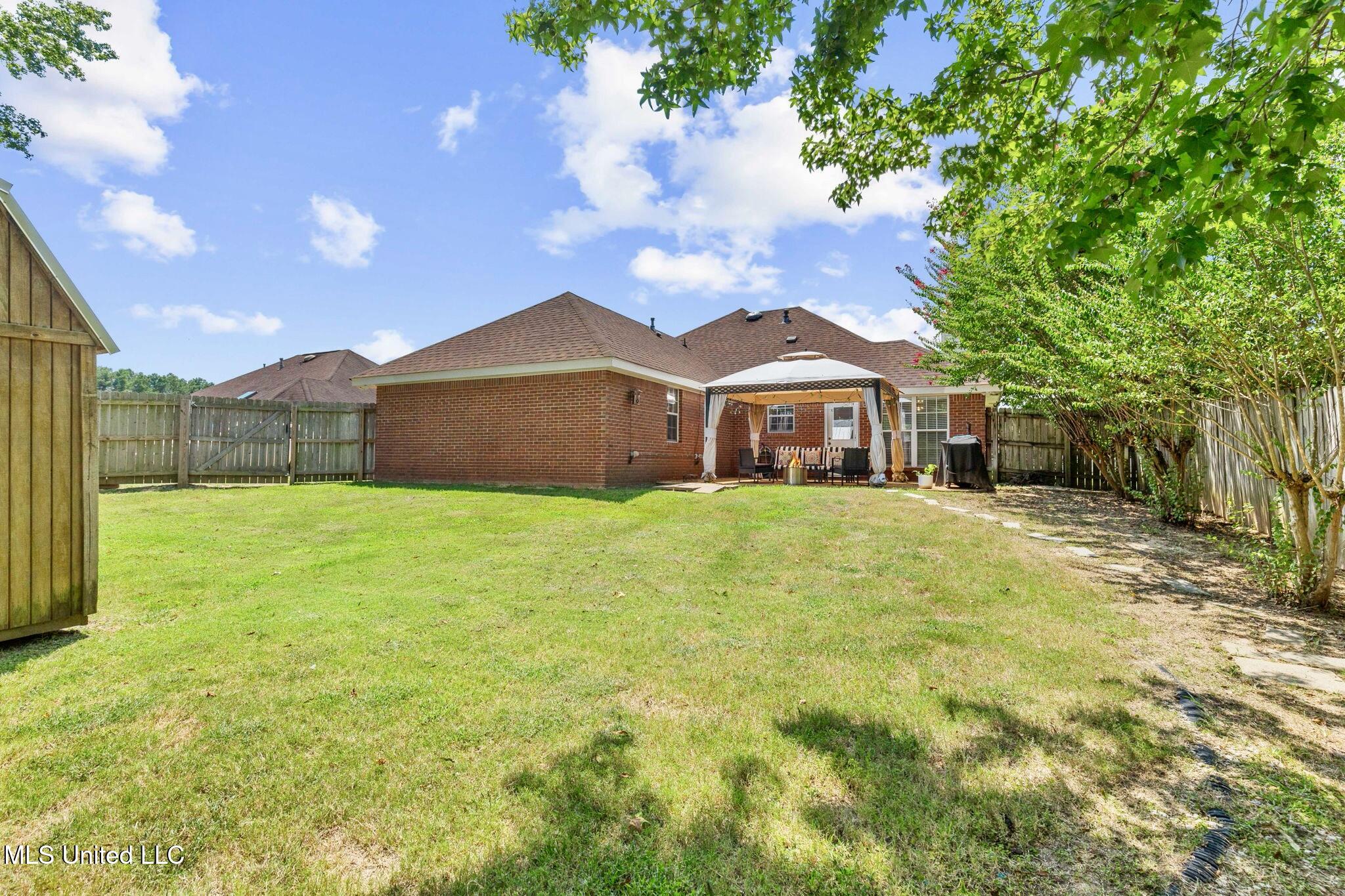 128 Hunters Row Madison, MS 39110 - Photo 17 of 23 0532104A-815E-4685-864A-64BA0D9D7524_1_2