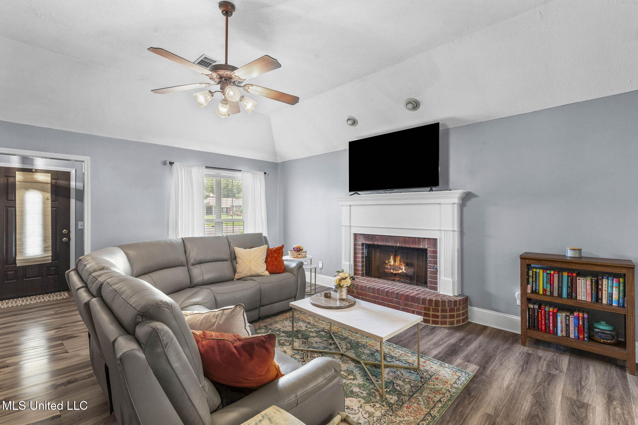 128 Hunters Row Madison, MS 39110 - Photo 3 of 23 11116CCF-4519-4B37-8FC2-61044CF6C1E5