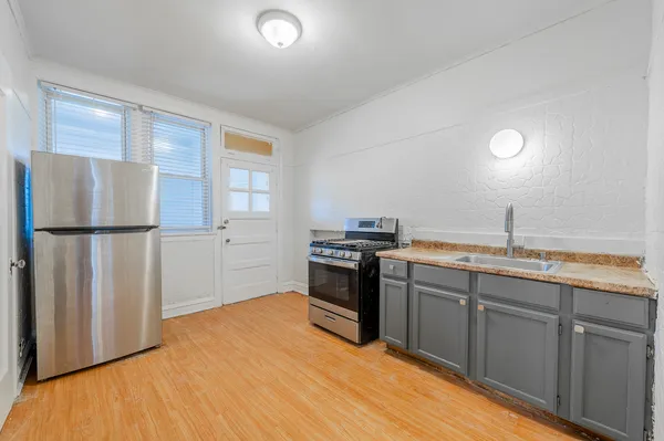 $1,450 | 7839 South Kingston Avenue, Unit 3, Chicago, IL 60649