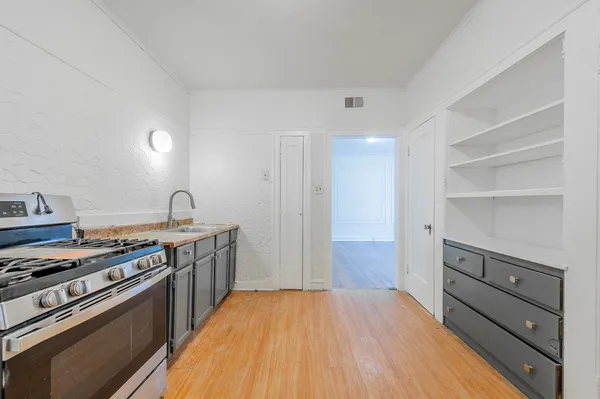 $1,450 | 7839 South Kingston Avenue, Unit 3, Chicago, IL 60649