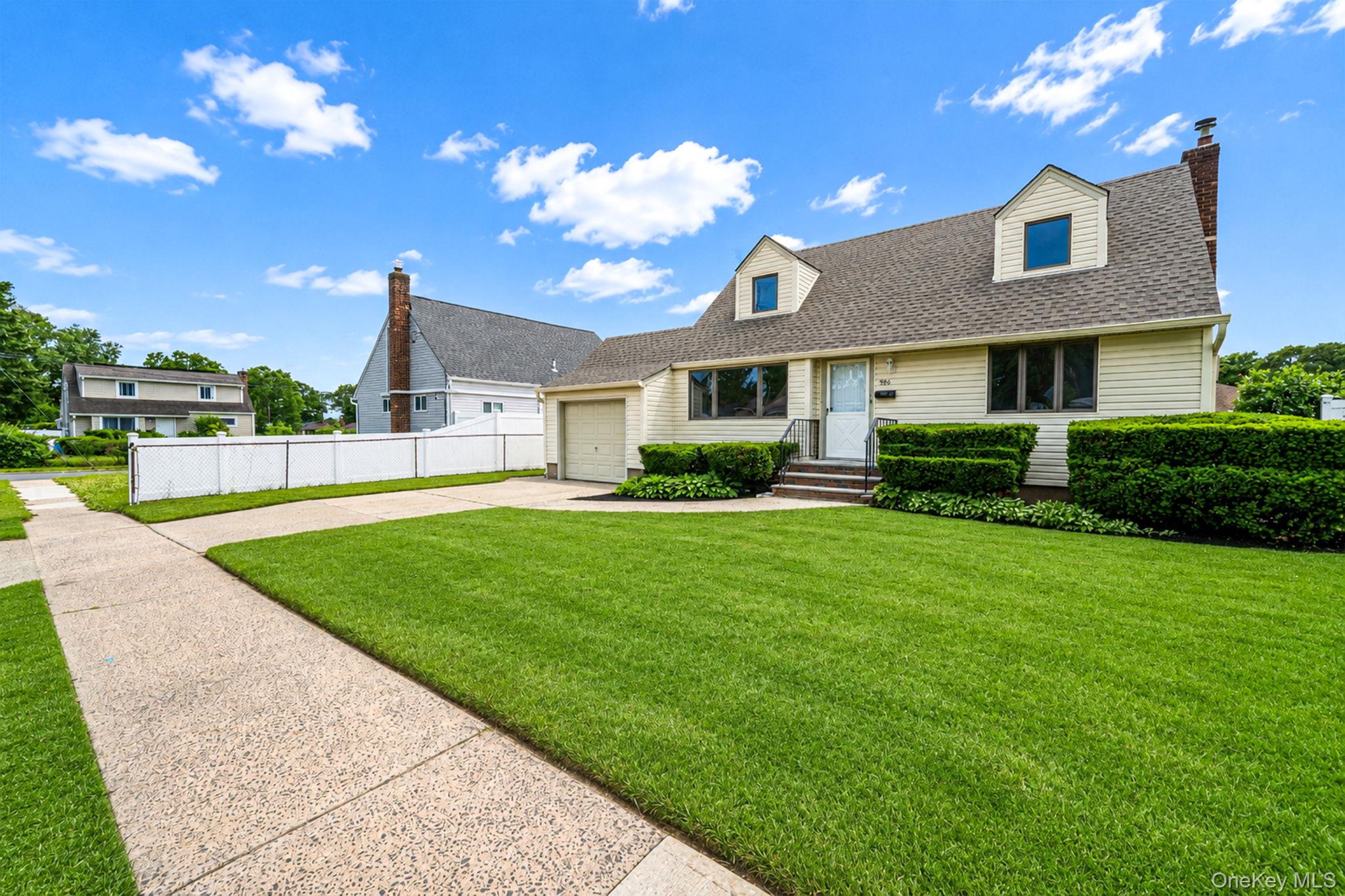 986 Cayuga Road West Hempstead, NY 11552 - Photo 1 of 22