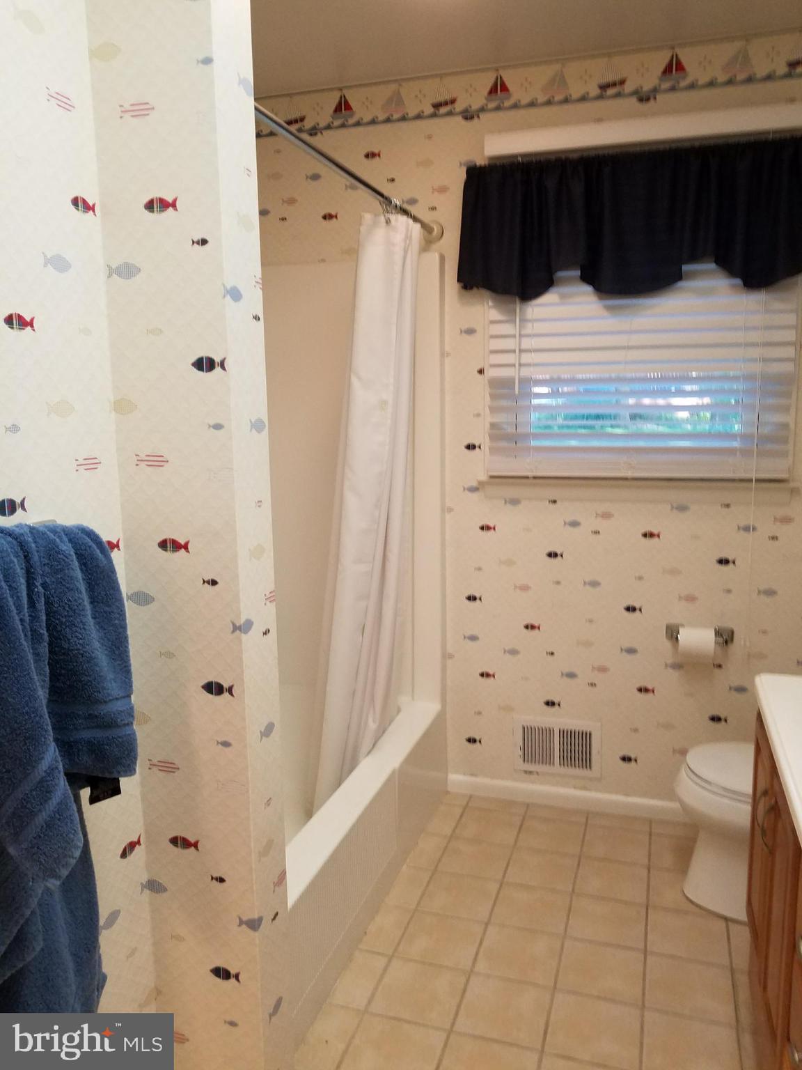 3460 Harrowgate Road York, PA 17402 - Photo 8 of 8 Upstairs second bath