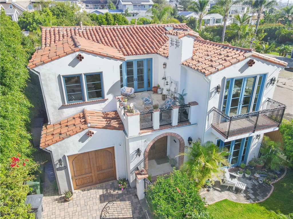 a view of a patio with table and chairs potted plants