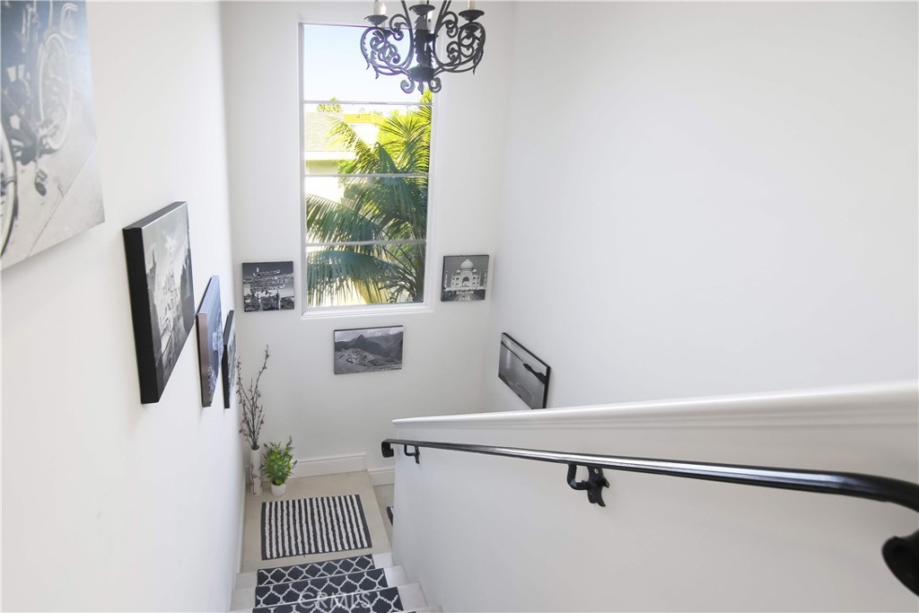 1015 Gardena Road Encinitas, CA 92024 - Photo 14 of 42 a bathroom with a bathtub and a window