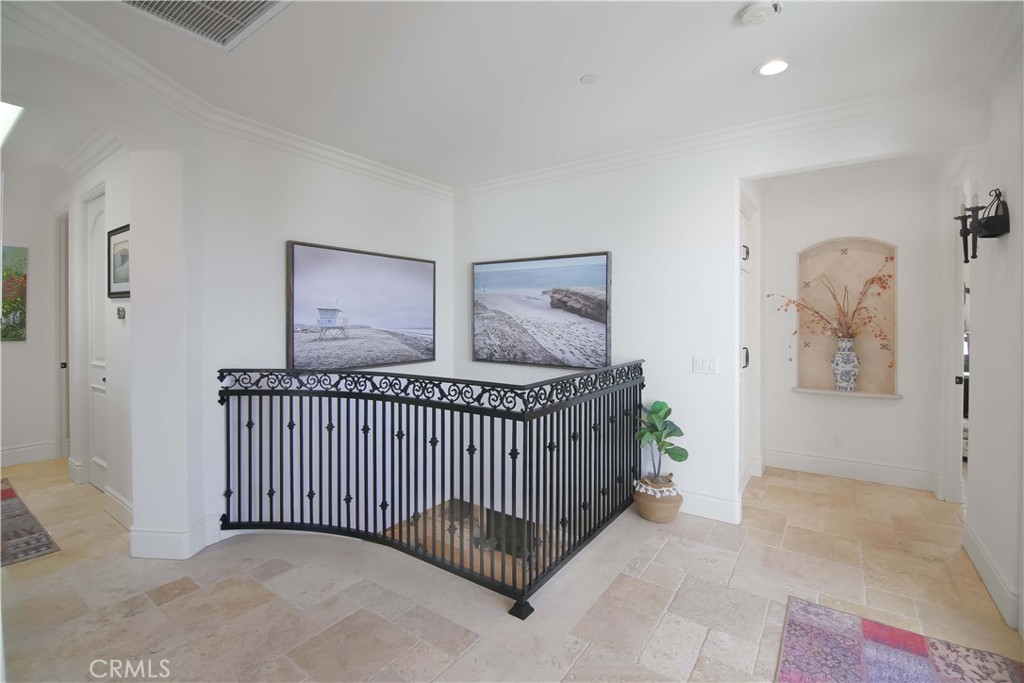 1015 Gardena Road Encinitas, CA 92024 - Photo 15 of 42 a bedroom with a bed and a window