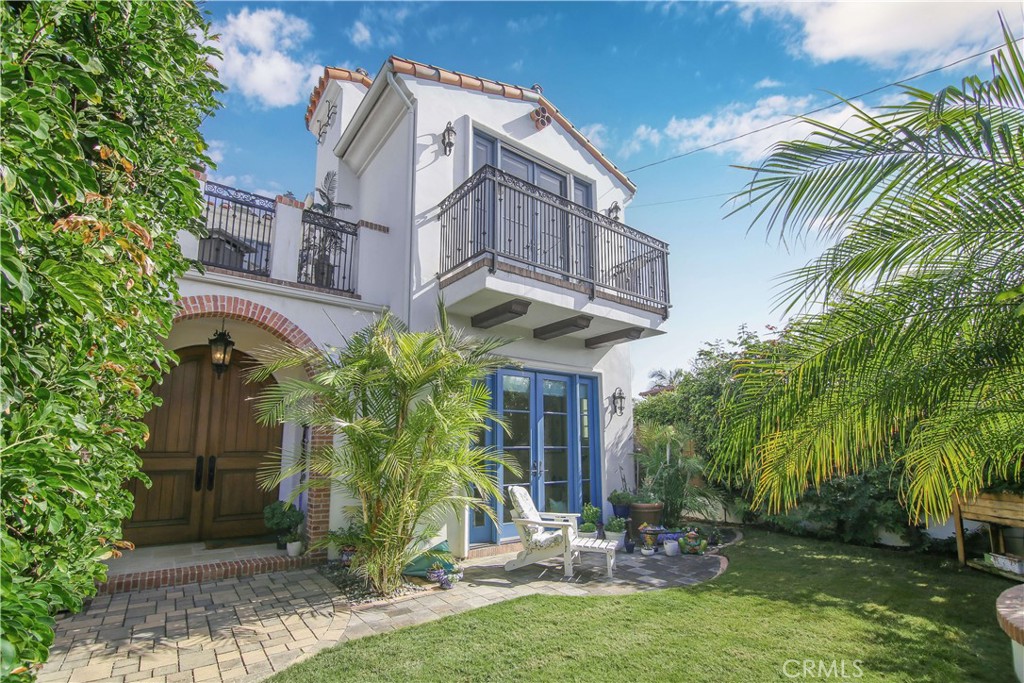1015 Gardena Road Encinitas, CA 92024 - Photo 30 of 42 a view of a house with a yard