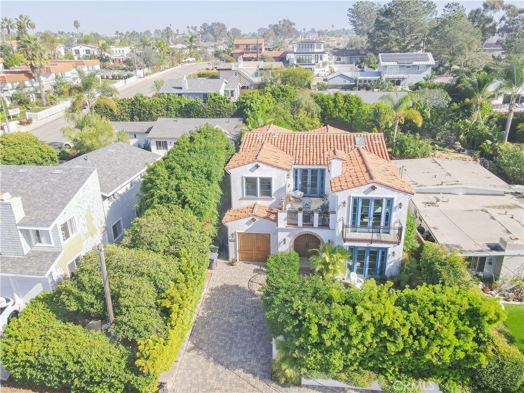 1015 Gardena Road Encinitas, CA 92024 - Photo 41 of 42 an aerial view of multiple houses with a yard