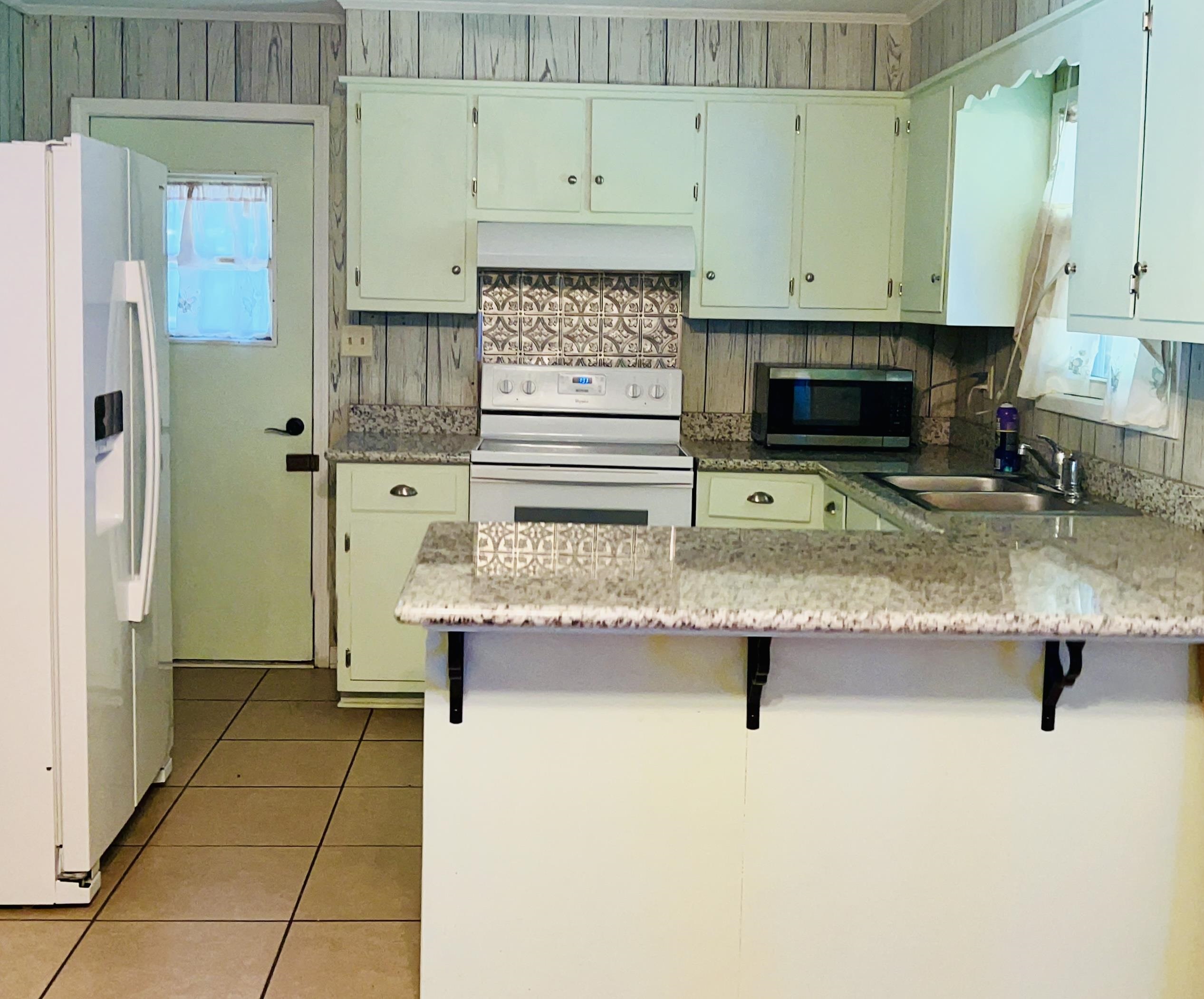 5 Oak Circle Bay Minette, AL 36507 - Photo 4 of 10 Kitchen