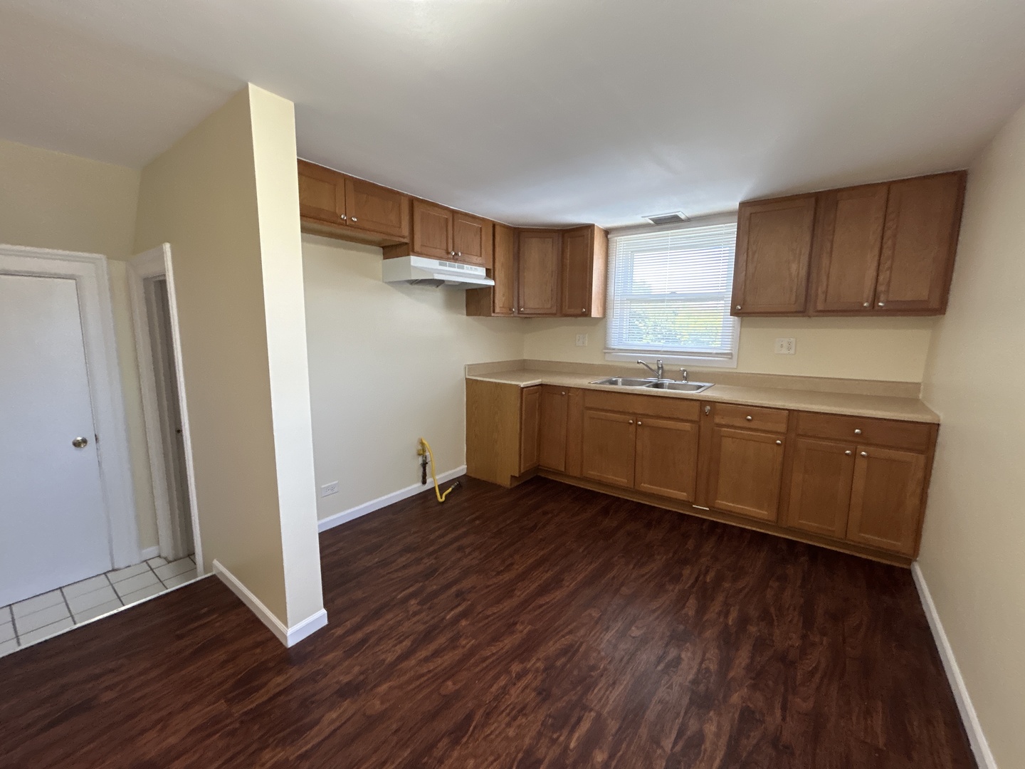 418 St Charles Street, Unit B Elgin, IL 60120 - Photo 5 of 8