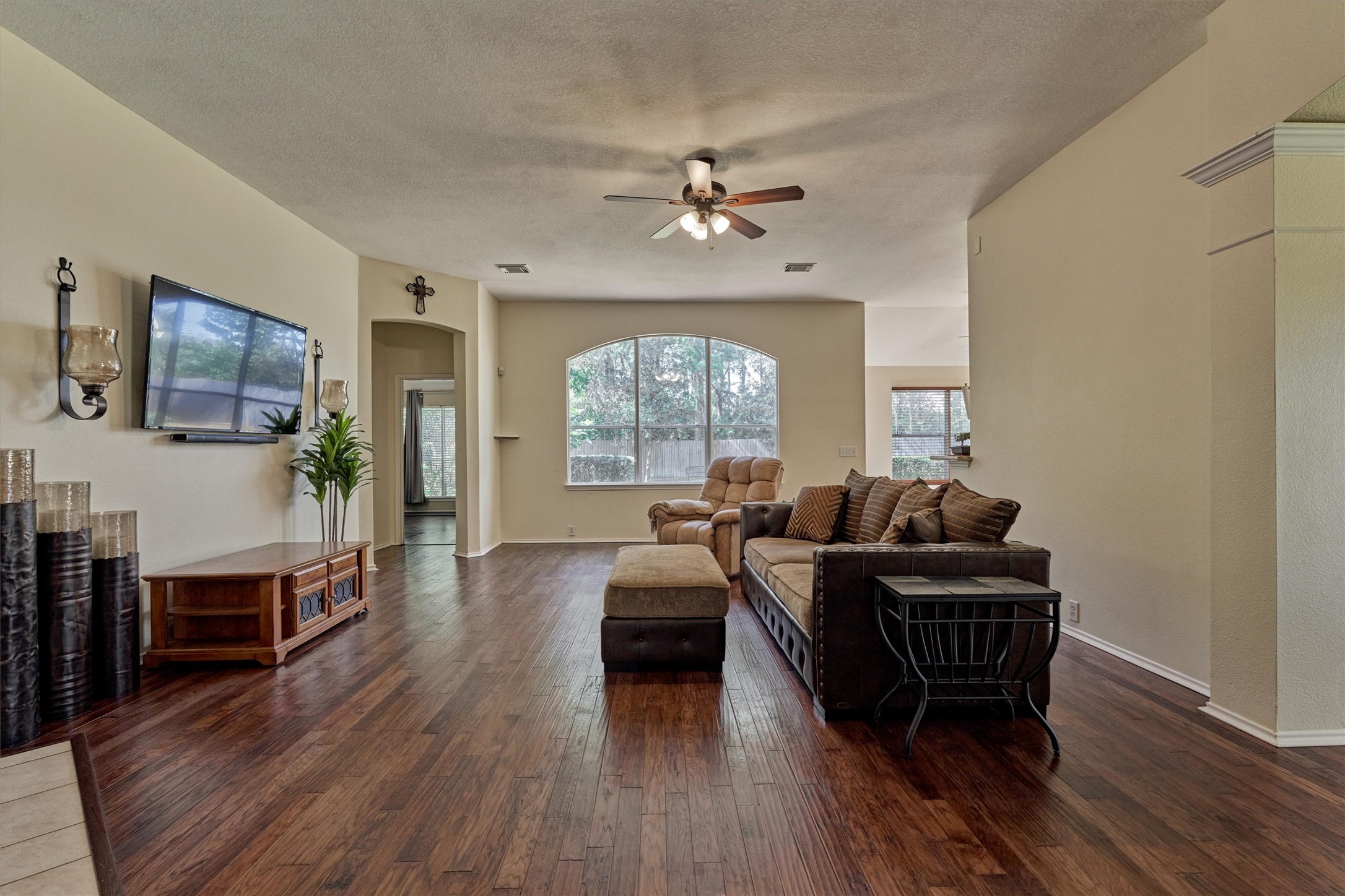 20835 Louetta Oak Drive Spring, TX 77388 - Photo 18 of 37 a living room with furniture and a window