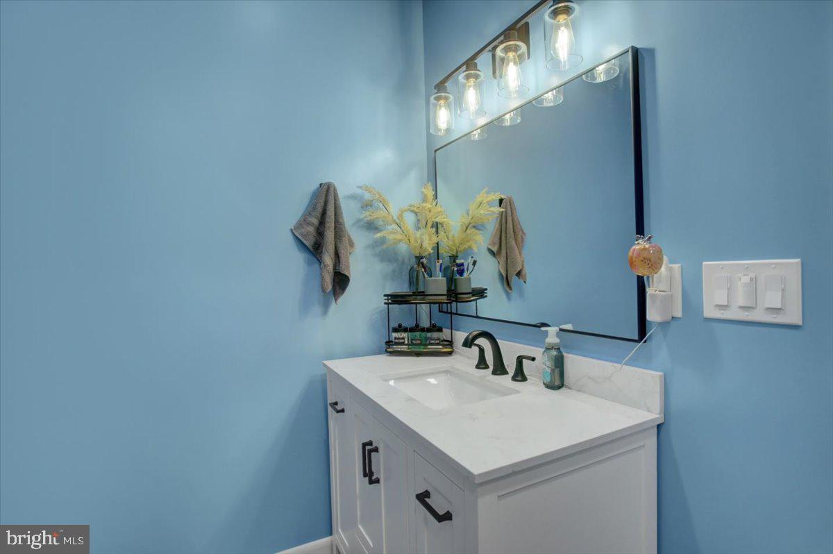 16726 Broadfording Road Hagerstown, MD 21740 - Photo 33 of 55 Upstairs bathroom