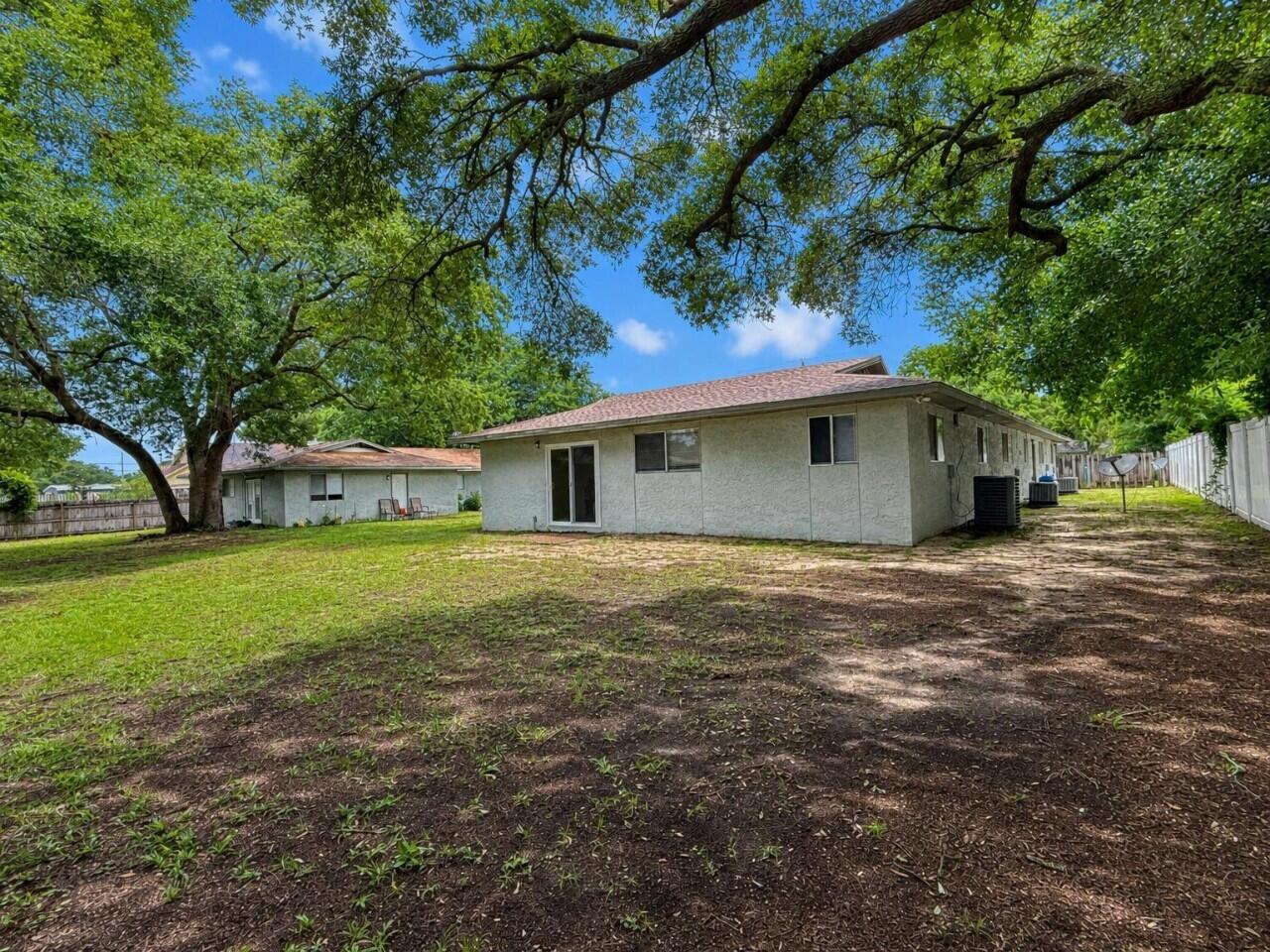 322 Pelham Road, Unit C Fort Walton Beach, FL 32547 - Photo 14 of 14 14-exterior_backyard_2