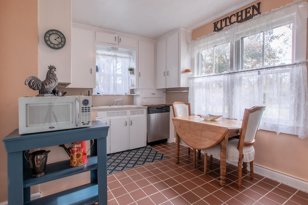 4561 North Lake Road Clarklake, MI 49234 - Photo 22 of 27 4561 kitchen 4