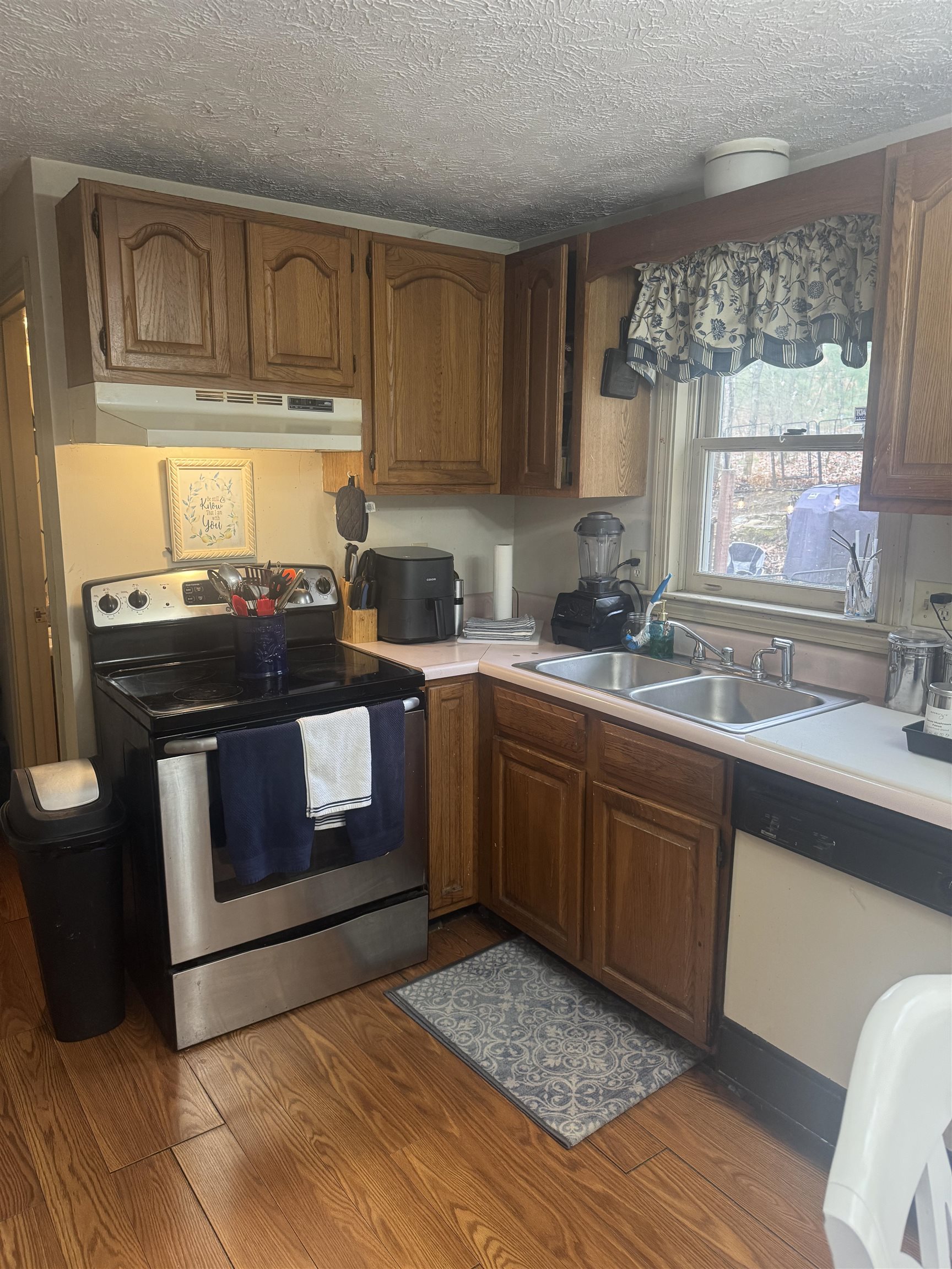 13 R Al Street Derry, NH 03038 - Photo 4 of 13