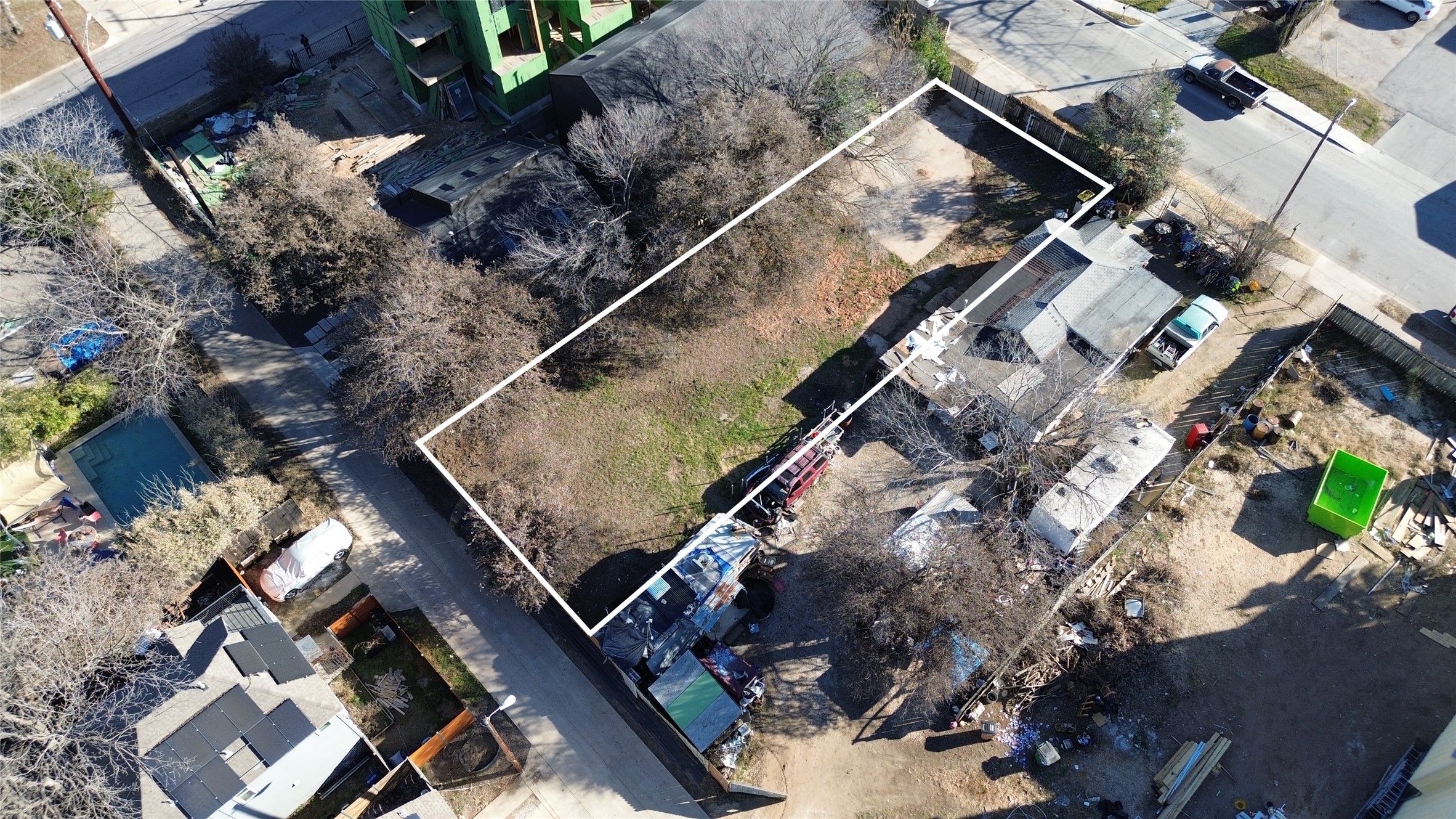 2806 East 3rd Street Austin, TX 78702 - Photo 9 of 13 a view of buildings