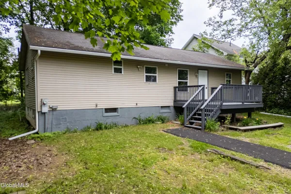 $3,200 | 99 1/2 Walworth Street, Saratoga Springs, NY 12866