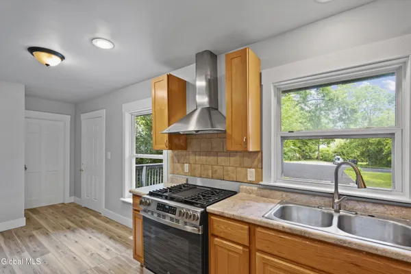 $3,200 | 99 1/2 Walworth Street, Saratoga Springs, NY 12866