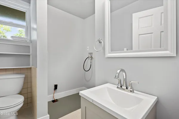 $3,200 | 99 1/2 Walworth Street, Saratoga Springs, NY 12866