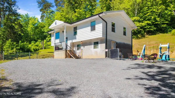 $400,000 | 1209 Bullrun Valley Drive, Powell, TN 37849