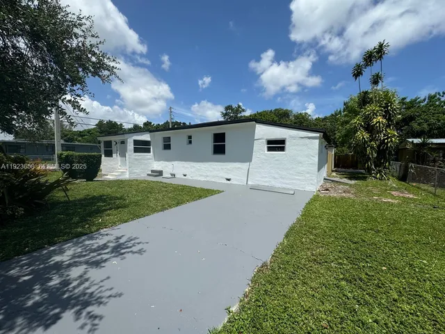 a front view of house with yard