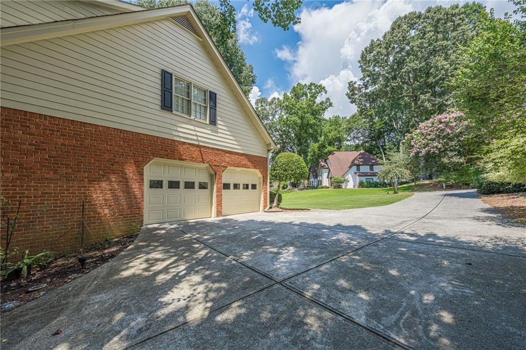 5535 Grove Point Road Johns Creek, GA 30022 - Photo 5 of 73 Gallery Image 5