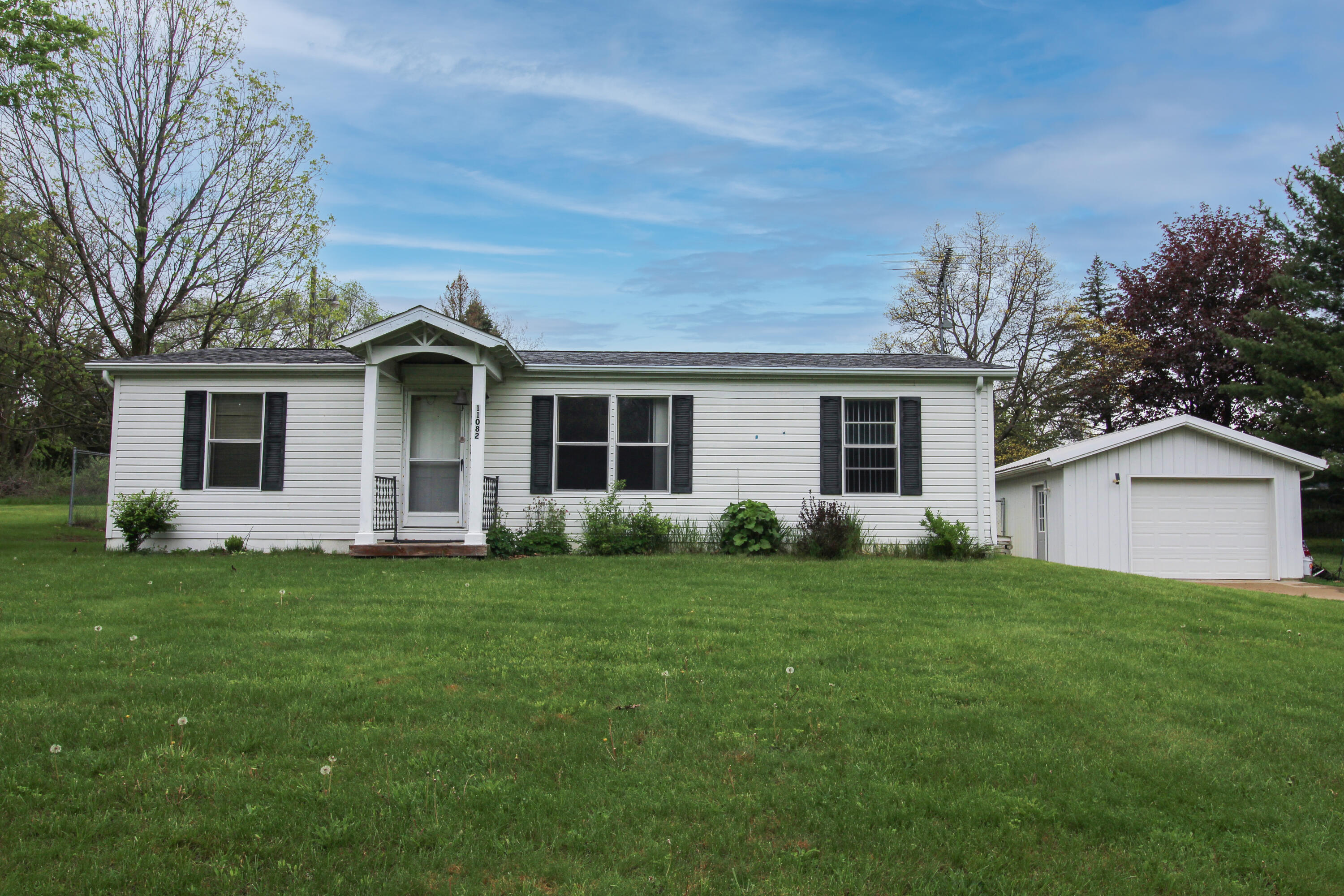 11082 Elizabeth Drive Three Rivers, MI 49093 - Photo 1 of 37 Clear Lake-36