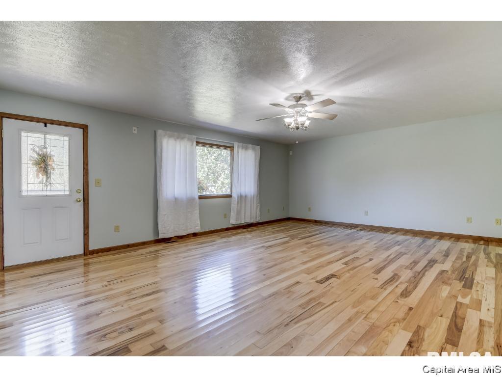 4014 Tuxhorn Road Springfield, IL 62712 - Photo 3 of 25
