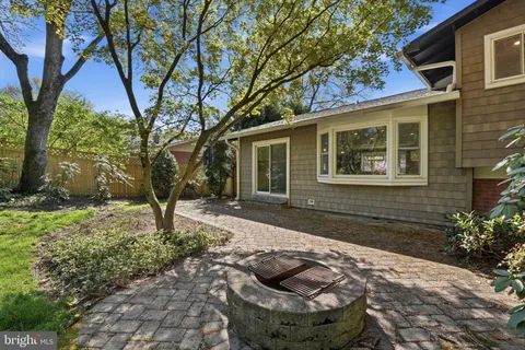 $680,000 | 912 Burnt Crest Lane, Silver Spring, MD 20903