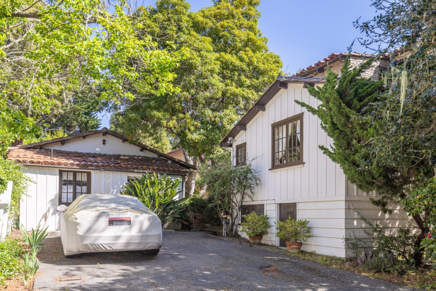 25286 Hatton Road Carmel, CA 93923 - Photo 28 of 34 a front view of a house with a garden