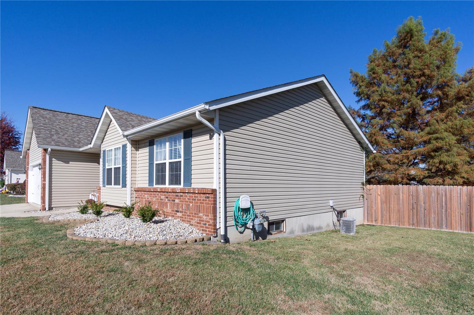 705 Copper Line Road Maryville, IL 62062 - Photo 3 of 33 Gallery Image 3