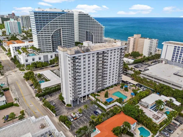 $4,500 | 336 North Birch Road, Unit PH, Fort Lauderdale, FL 33304