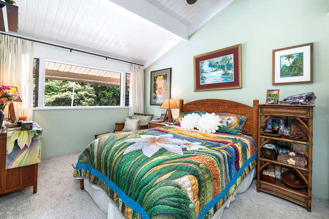 79-7199 Kona Coffee Villas, Unit 315 Holualoa, HI 96725 - Photo 16 of 28 a bedroom with a bed and a window