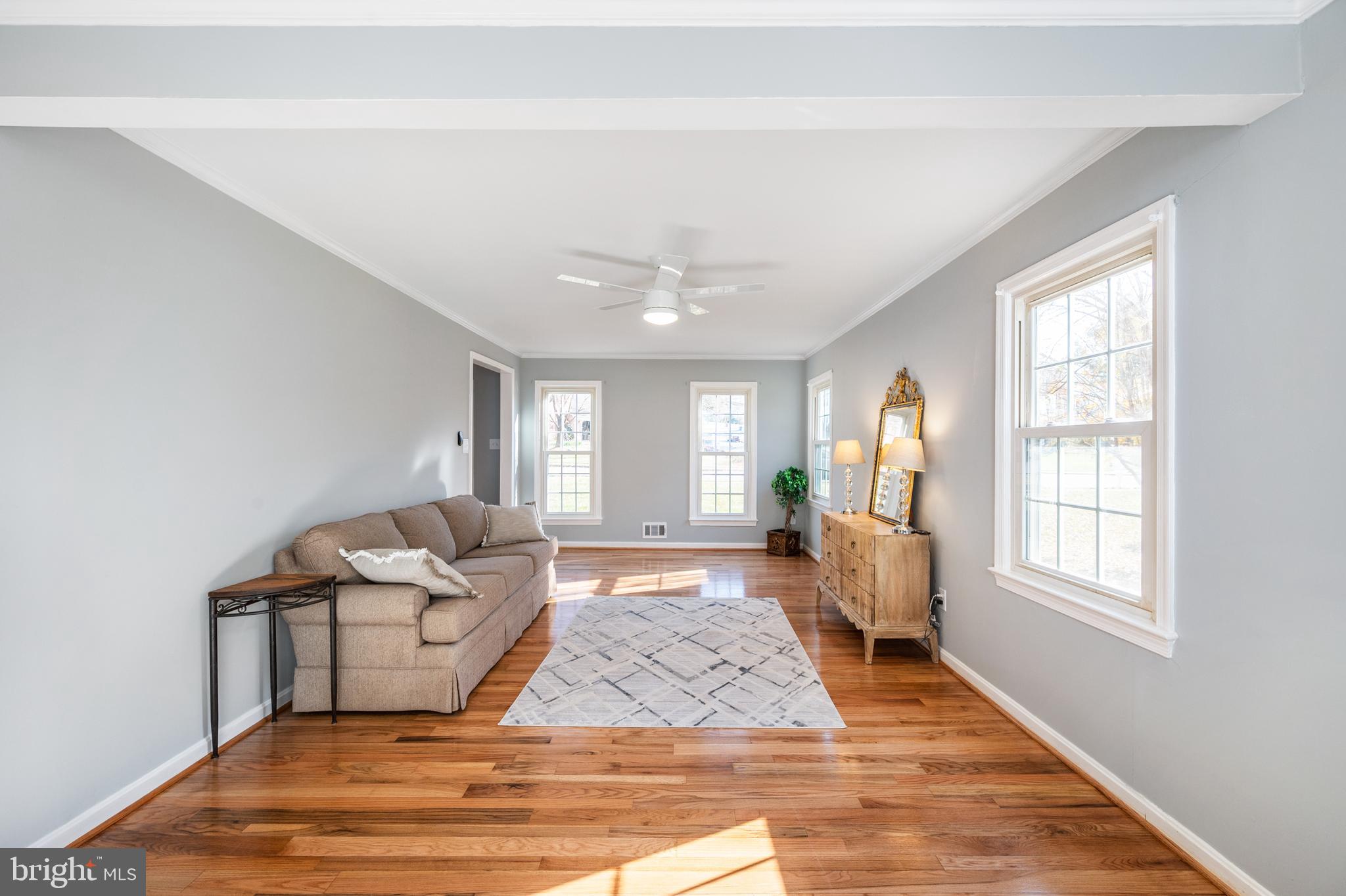 6310 Glenbard Road Burke, VA 22015 - Photo 16 of 42 Living