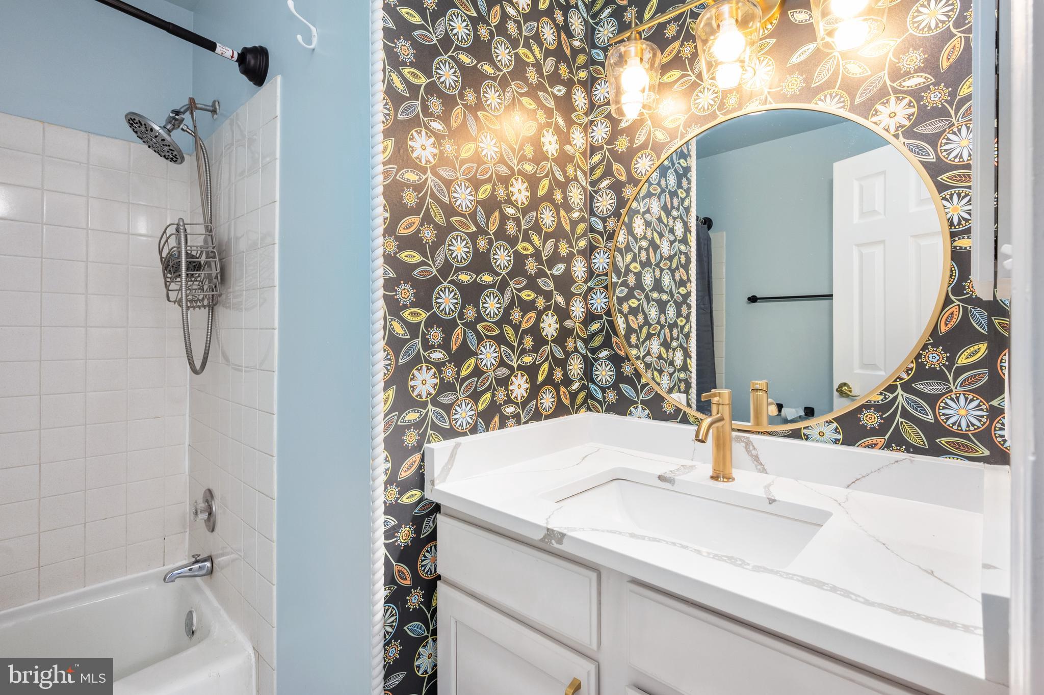 6310 Glenbard Road Burke, VA 22015 - Photo 27 of 42 Full Bathroom