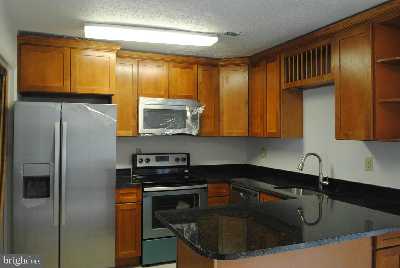 2372 Southgate Square Reston, VA 20191 - Photo 1 of 13 Kitchen