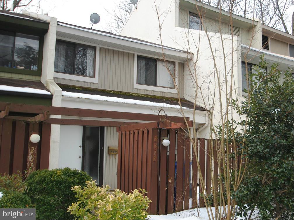 2372 Southgate Square Reston, VA 20191 - Photo 2 of 13 Exterior (Front)