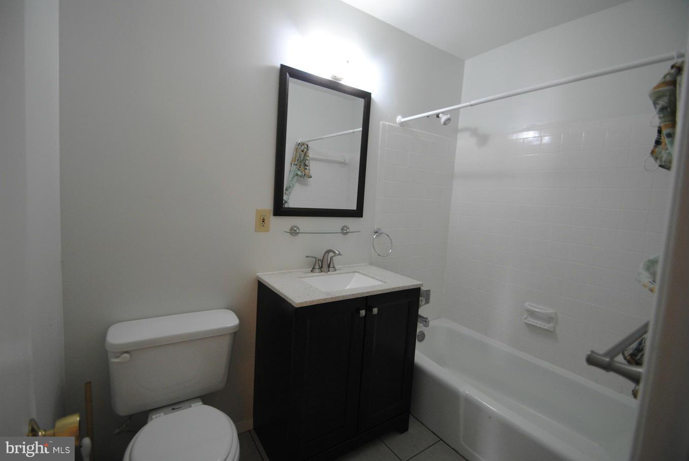 2372 Southgate Square Reston, VA 20191 - Photo 12 of 13 Bath (Master)