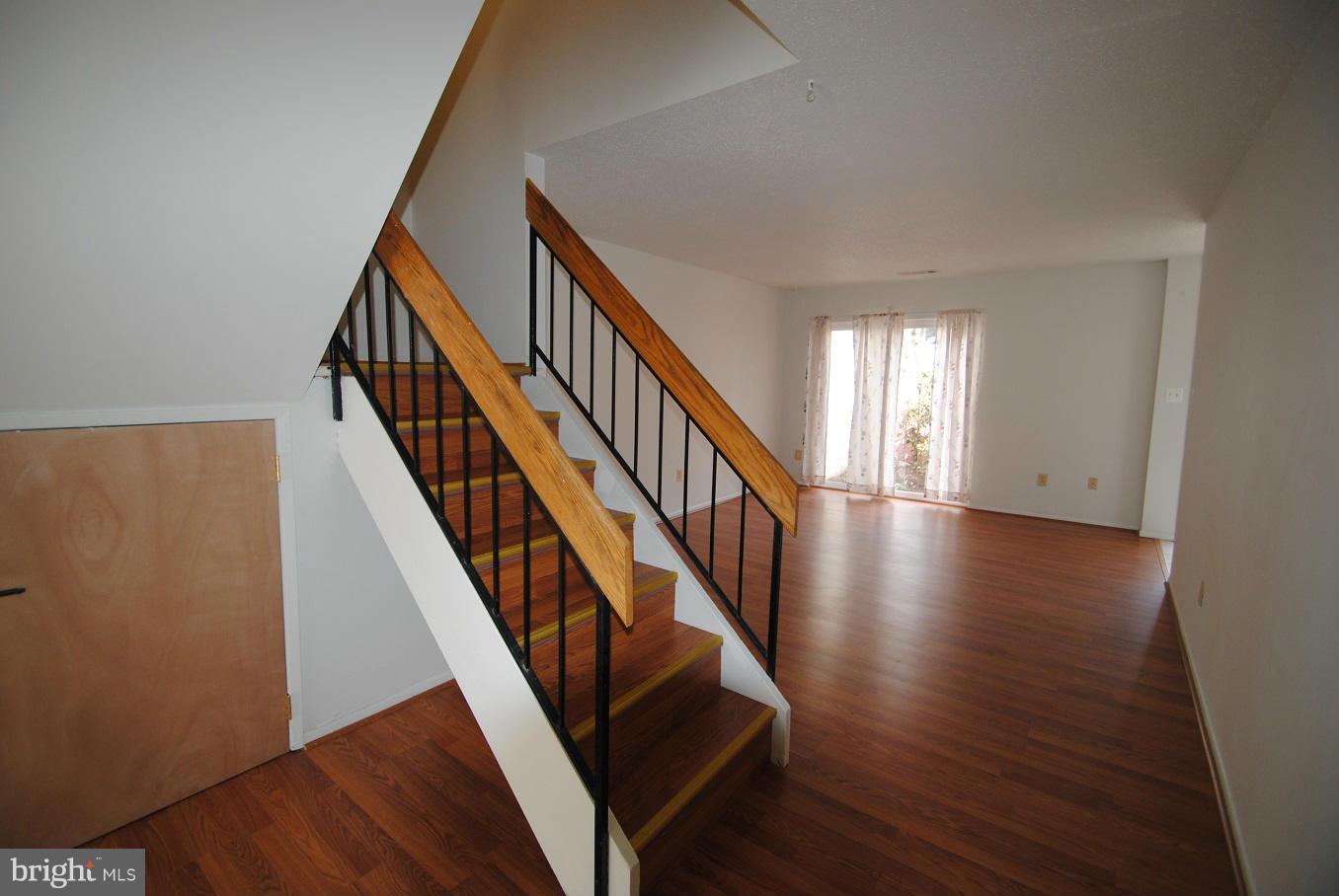 2372 Southgate Square Reston, VA 20191 - Photo 6 of 13 Interior (General)