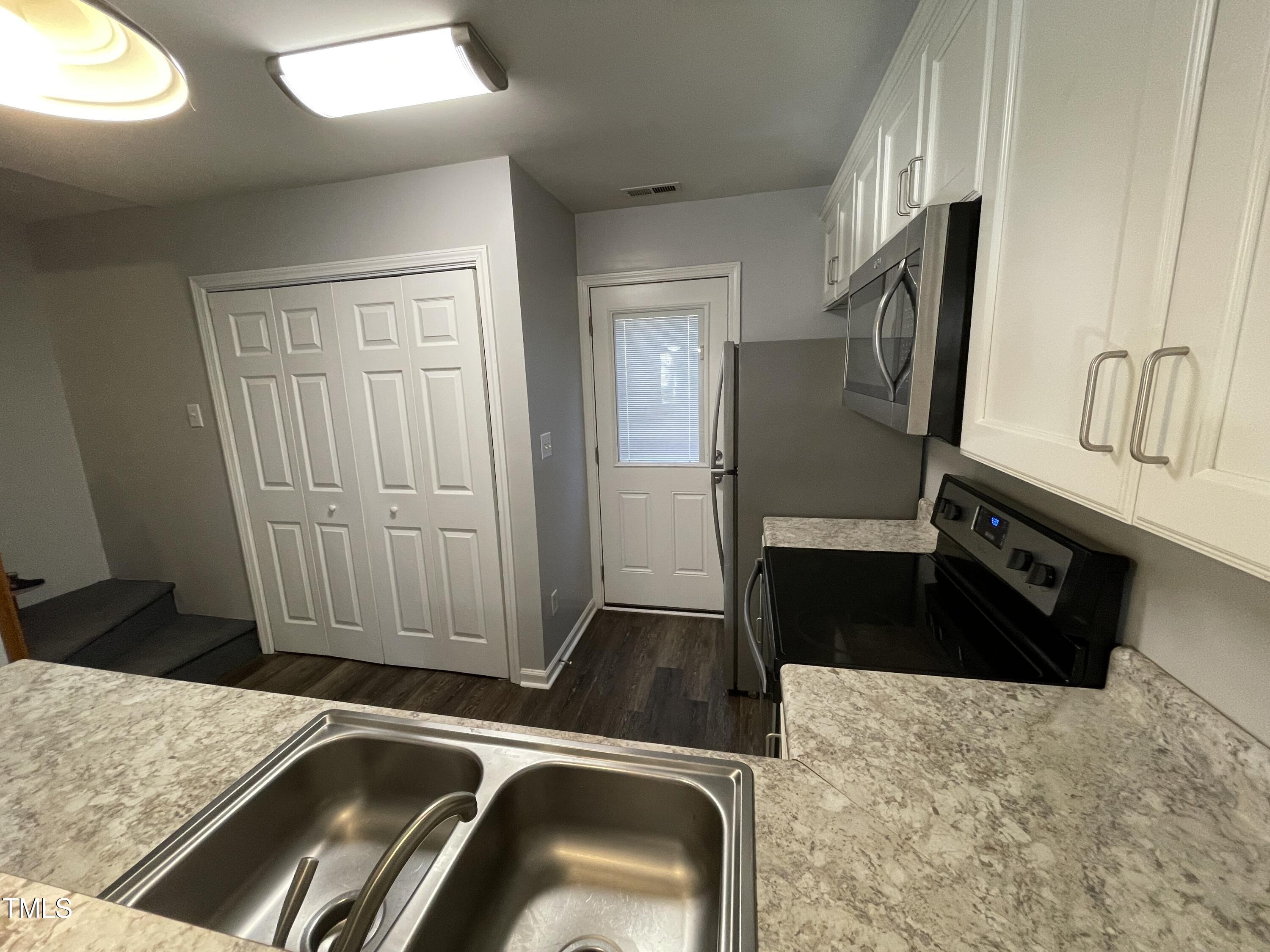 2926 Faversham Place Raleigh, NC 27604 - Photo 17 of 36 C6831465-BCD0-47D2-AA68-E24DF5F3FF56