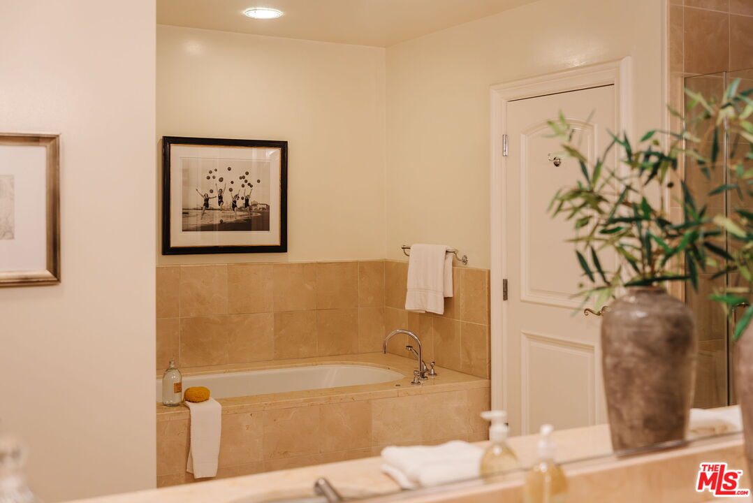 10800 Wilshire Boulevard, Unit 502 Los Angeles, CA 90024 - Photo 17 of 29 a bathroom with a bathtub and shower