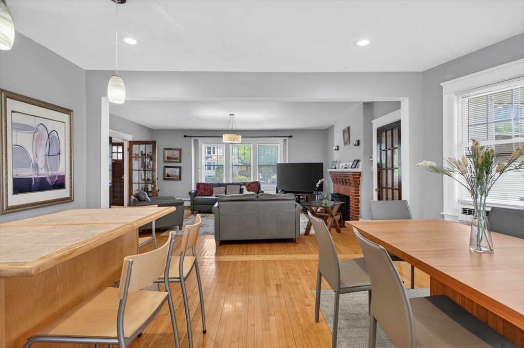 962 Pleasant Street Worcester, MA 01602 - Photo 7 of 32