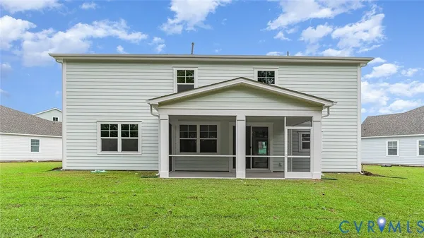 a view of front of a house with a yard