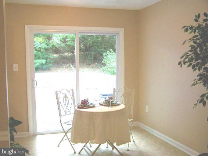 13425 Delaney Road Woodbridge, VA 22193 - Photo 4 of 19 Dining Area